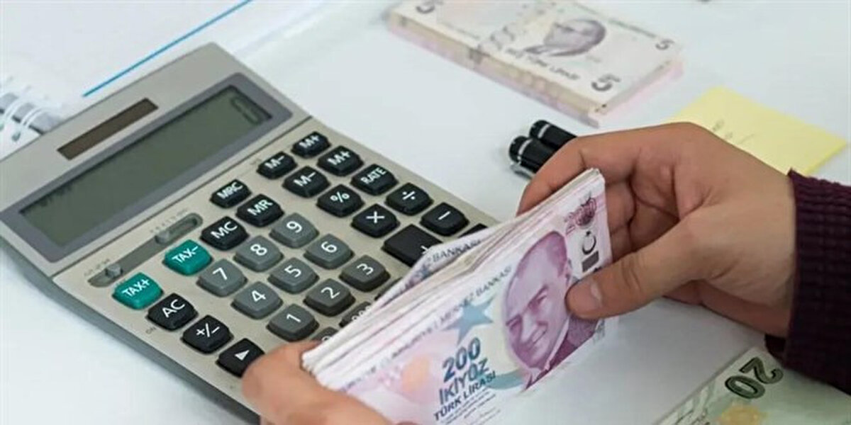 Sayman<br>Mevcut maaş: 59.531,26<br>Maaşa gelen zam: 4.697,02<br>Ocak-Temmuz 2026 maaşı: 64.228,28<br><br>Saymanlık müdür yardımcısı<br>Mevcut maaş: 63.005,30<br>Maaşa gelen zam: 4.971,12<br>Ocak-Temmuz 2026 maaşı: 67.976,41<br><br>Saymanlık müdürü<br>Mevcut maaş: 63.598,17<br>Maaşa gelen zam: 5.017,90<br>Ocak-Temmuz 2026 maaşı: 68.616,07<br><br>Seçim müdürü<br>Mevcut maaş: 61.545,65<br>Maaşa gelen zam: 4.855,95<br>Ocak-Temmuz 2026 maaşı: 66.401,60<br><br>Sekreter<br>Mevcut maaş: 48.495,48<br>Maaşa gelen zam: 3.826,29<br>Ocak-Temmuz 2026 maaşı: 52.321,78<br><br>Sivil savunma uzmanı<br>Mevcut maaş: 50.914,36<br>Maaşa gelen zam: 4.017,14<br>Ocak-Temmuz 2026 maaşı: 54.931,51<br><br>Sosyal çalışmacı<br>Mevcut maaş: 54.644,96<br>Maaşa gelen zam: 4.311,49<br>Ocak-Temmuz 2026 maaşı: 58.956,45<br><br>Sosyal güvenlik kurumu başkan yardımcısı<br>Mevcut maaş: 115.017,58<br>Maaşa gelen zam: 9.074,89<br>Ocak-Temmuz 2026 maaşı: 124.092,46<br><br>Sosyal güvenlik kurumu başkanı<br>Mevcut maaş: 137.606,89<br>Maaşa gelen zam: 10.857,18<br>Ocak-Temmuz 2026 maaşı: 148.464,07<br><br>SGK müdür yardımcısı<br>Mevcut maaş: 69.866,69<br>Maaşa gelen zam: 5.512,48<br>Ocak-Temmuz 2026 maaşı: 75.379,17<br><br>Sosyal güvenlik merkez müdürü<br>Mevcut maaş: 71.918,06<br>Maaşa gelen zam: 5.674,33<br>Ocak-Temmuz 2026 maaşı: 77.592,39<br><br>Sosyolog<br>Mevcut maaş: 57.776,91<br>Maaşa gelen zam: 4.558,60<br>Ocak-Temmuz 2026 maaşı: 62.335,51<br><br>Sportif eğitim uzmanı<br>Mevcut maaş: 50.364,25<br>Maaşa gelen zam: 3.973,74<br>Ocak-Temmuz 2026 maaşı: 54.337,99<br><br>Strateji geliştirme başkanı<br>Mevcut maaş: 115.017,58<br>Maaşa gelen zam: 9.074,89<br>Ocak-Temmuz 2026 maaşı: 124.092,46<br><br>Şef<br>Mevcut maaş: 61.527,16<br>Maaşa gelen zam: 4.854,49<br>Ocak-Temmuz 2026 maaşı: 66.381,65