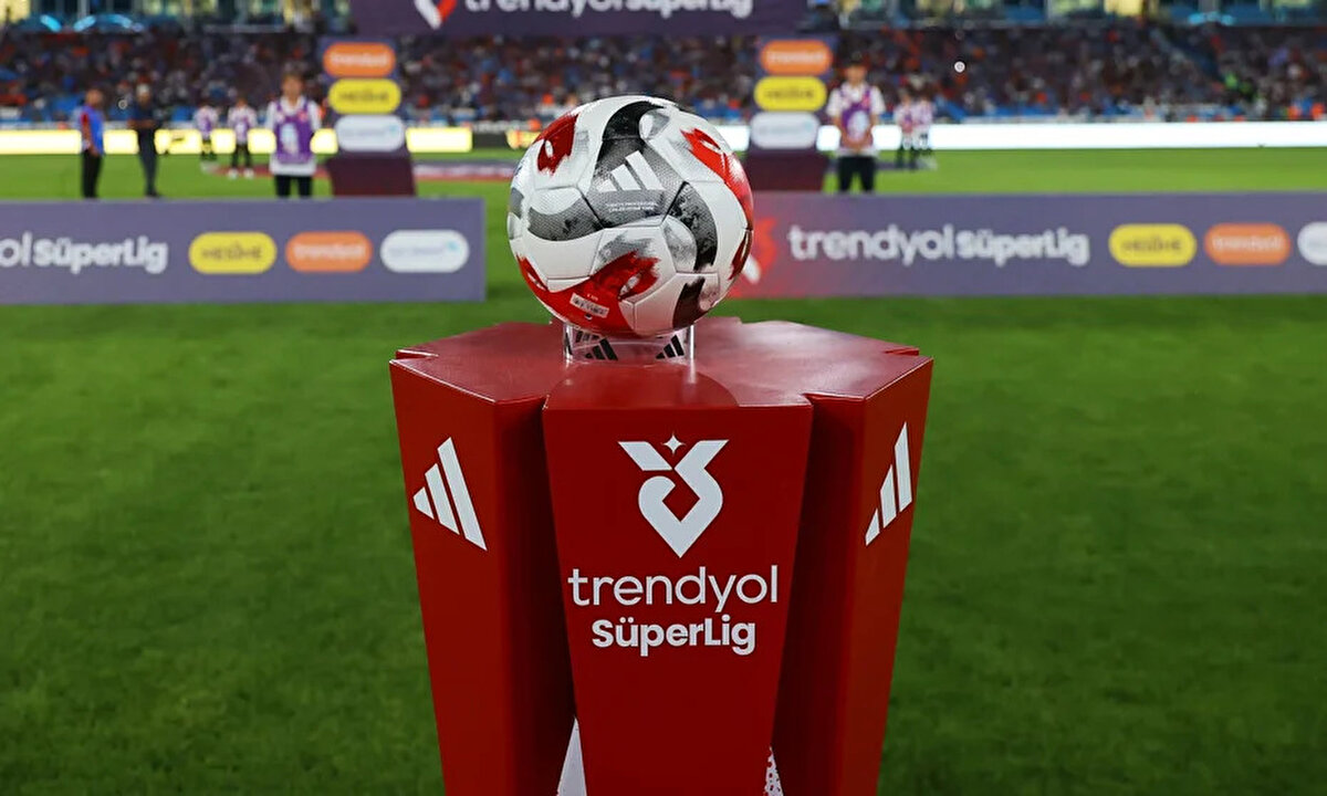 Süper Lig'de 2025/26 sezonunun transfer dönemi devam ederken yabancı kuralının değişmesi gündemde.<br>