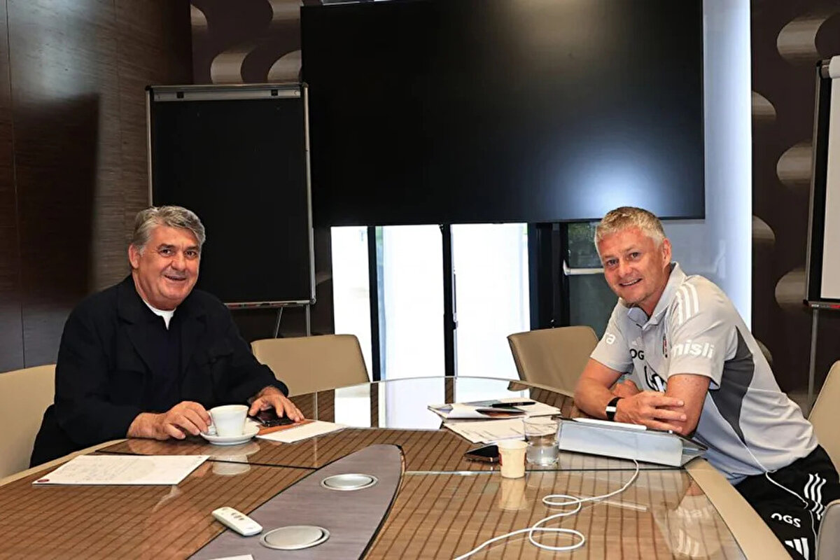 Trendyol Süper Lig'deki ilk maçında Eyüpspor'u 2-1 yenerek sezona başlayan Beşiktaş'ta Konferans Ligi'ndeki Lausanne maçı öncesinde gözler transfere çevrildi.<br>