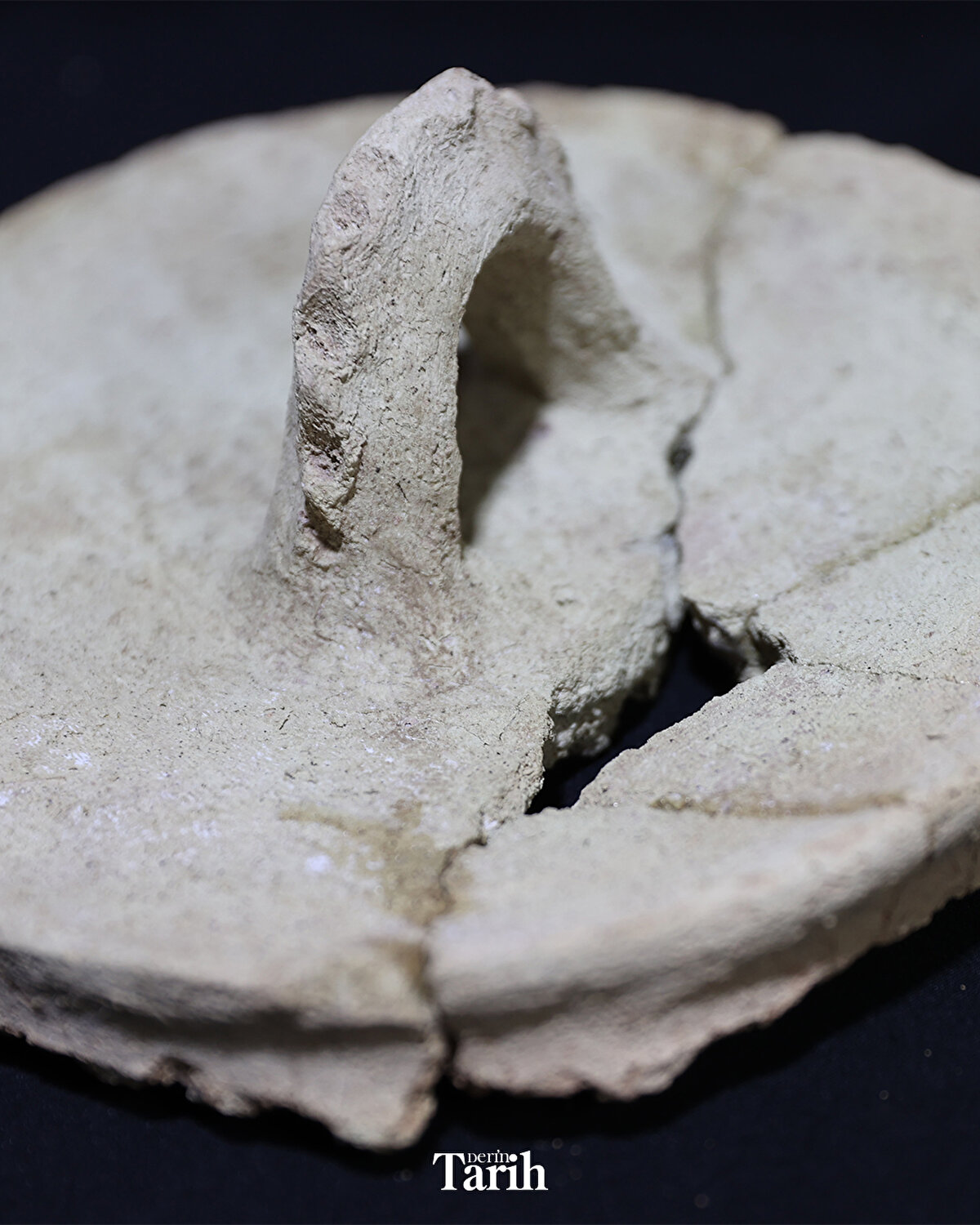 Süslemeli olan tarihi eserin o dönem yapan kişinin de imzasını ve sanat anlayışını ortaya koyduğunu belirten Önal, şunları kaydetti:<br><br>"Bilimin, matematiğin, astronominin, geometrinin, tıbbın, felsefenin ve teolojinin eğitiminin verildiği bu medreselerin tarihte önemli bir yeri vardır."