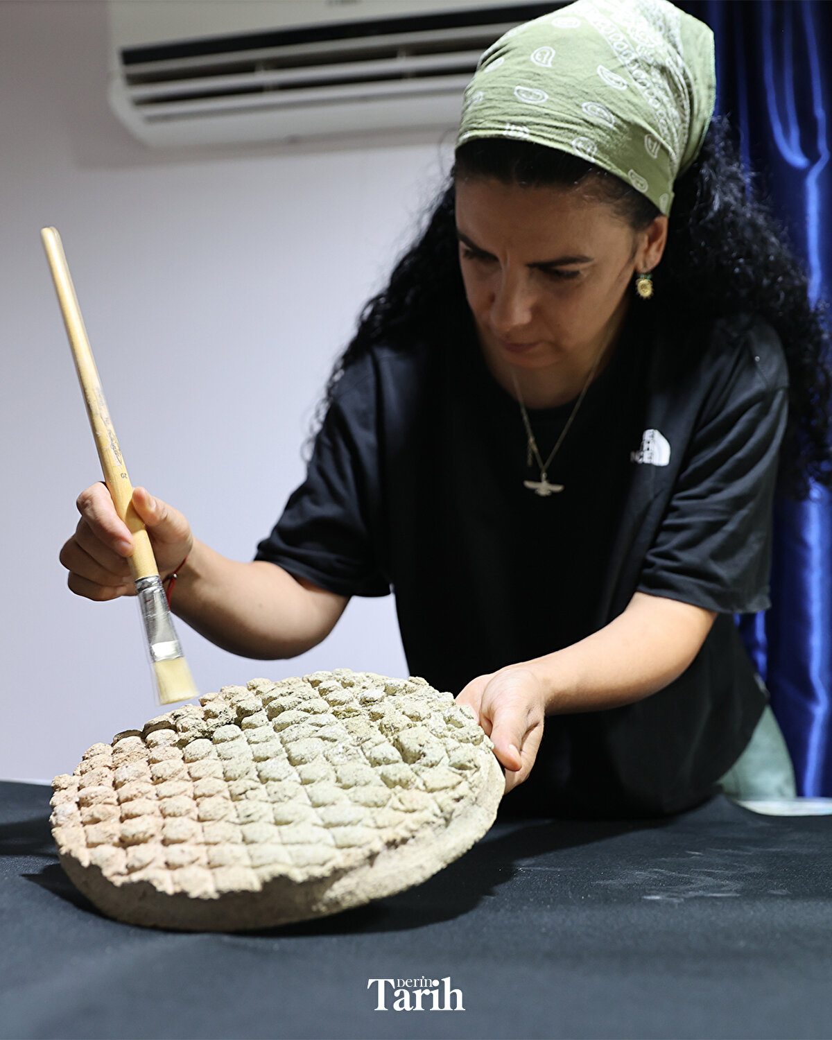 Önal, Harran Ulu Camisi'nin kuzeyinde yer alan kalıntılarda tarihi aydınlatacak çok sayıda eserle karşılaştıklarını anlattı.