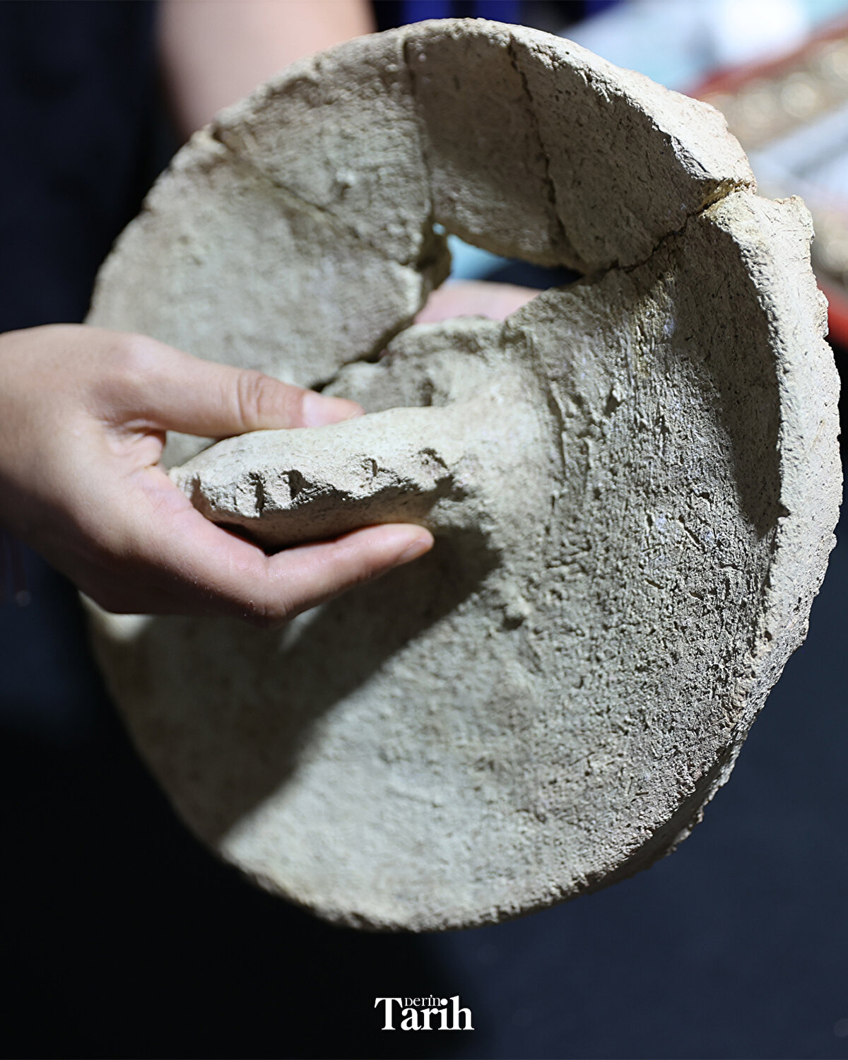 Buluntuların gerekli bilimsel çalışmaların ardından ziyaretçilerin beğenisine sunulmasının planlandığını aktaran Önal, antik kaynaklardan bölgede 5 medrese olduğunu bildiklerini ve bunlardan ilkindeki kazı çalışmalarında büyük aşama kaydettiklerini ifade etti.