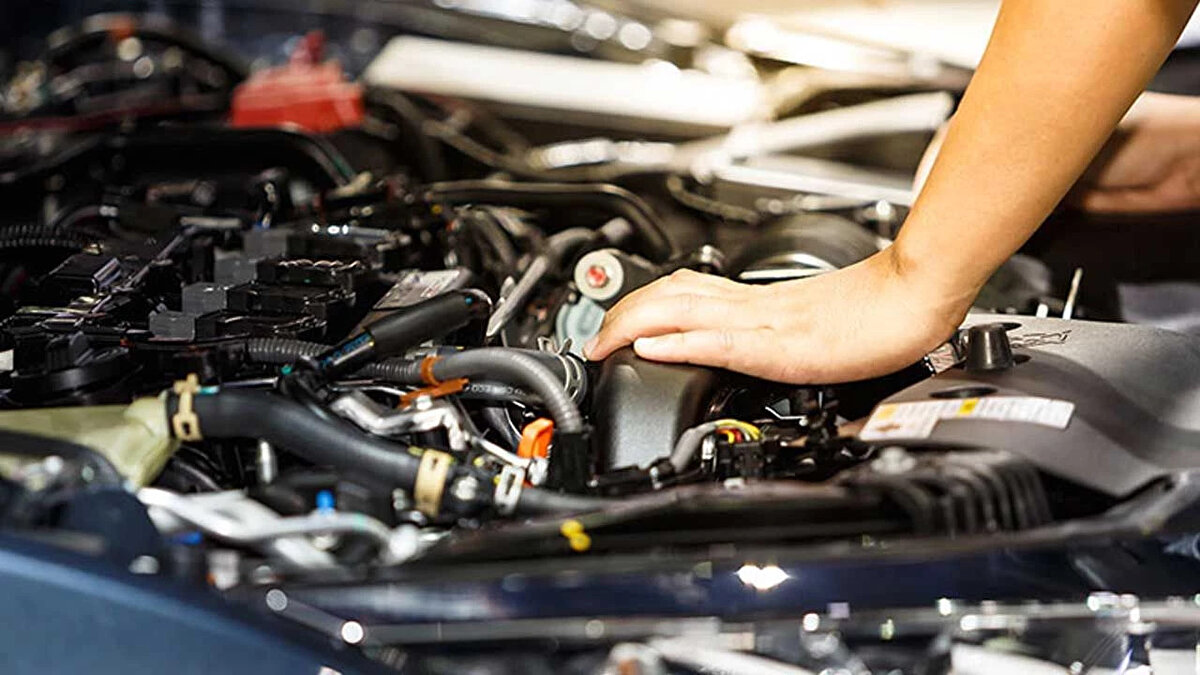 Japon Otomobillerin Uzun Ömürlü Ünü<br><br>Genel olarak Japon otomobilleri, dayanıklılık ve uzun ömür konusunda öne çıkıyor. Honda ve Toyota gibi markaların pek çok modeli 300 bin kilometrenin üzerinde sorunsuz çalışabiliyor. Örneğin, Honda’nın bazı modellerinde 320.000 kilometreye kadar sorunsuz kullanım hedefleniyor. Ancak geçtiğimiz haftalarda bazı Honda sahiplerinin, bu kilometreyi göremeden arıza yaşadıkları için firmaya dava açtığı da biliniyor.