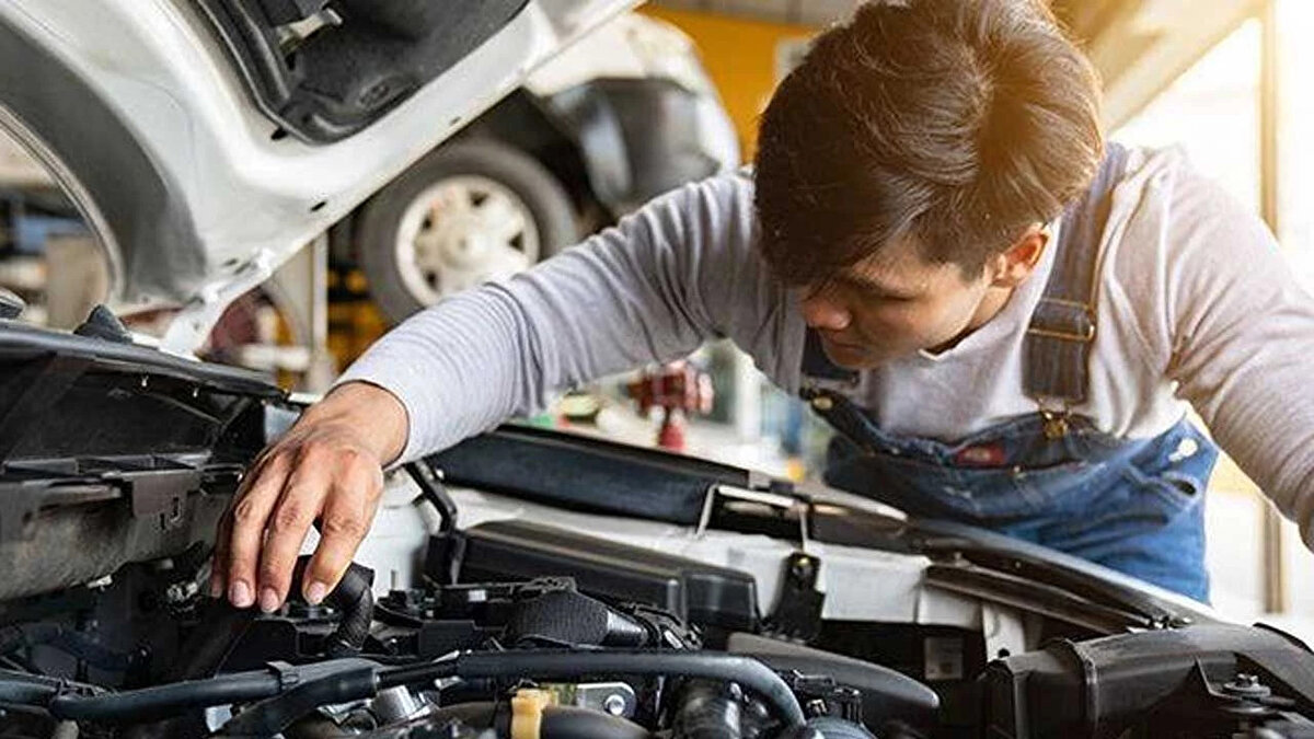 200.000 Kilometre Her Otomobil İçin Ulaşılabilir Değil<br><br>Otomobil satın alırken yalnızca fiyat, tasarım ve donanım değil, aracın uzun vadede ne kadar dayanıklı olduğu da önem taşıyor. Birçok marka, motorlarının 200 bin kilometreyi rahatlıkla göreceğini iddia etse de gerçek kullanımda bazı araçların bu sınırı aşmadan arızalandığı görülüyor.