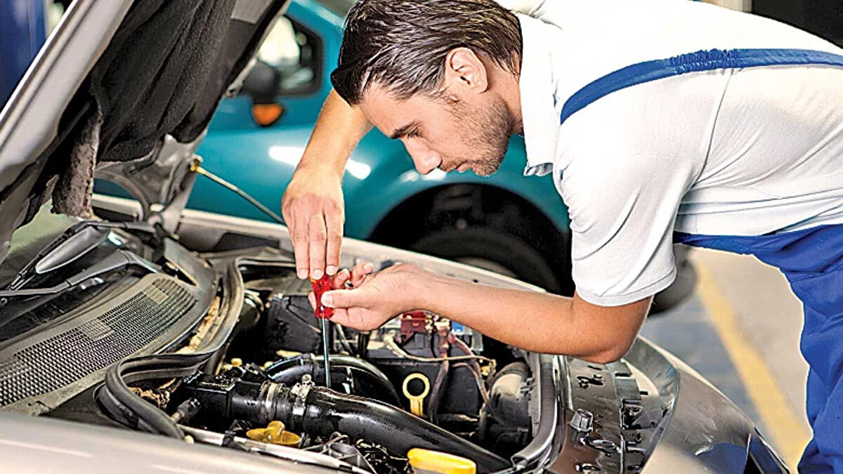 “Beterin Beteri Var”: 200.000 Kilometreyi Görmeden Arıza Yapan Araçlar<br><br>Her marka ve model aynı dayanıklılığı sunmuyor. Bazı otomobiller, 200.000 kilometreye gelmeden motor, şanzıman ya da elektronik aksam sorunlarıyla sürücülere büyük masraf çıkarabiliyor. Uzmanların yaptığı araştırmalara göre, işte 200.000 kilometreyi görmeden arızalanma ihtimali yüksek olan 10 otomobil: