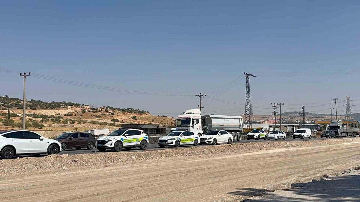 Polis ekipleri kazayla ilgili inceleme başlattı.