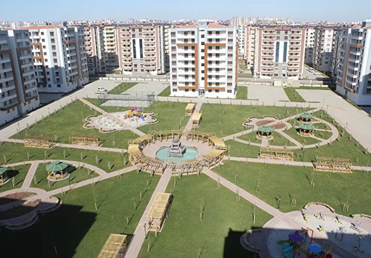 14 Ağustos’ta Borsa İstanbul’da işlem görmeye başlayan Emlak Konut Damla Kent GMS (DMLKT), halka arz olduğu ilk günden beri aşağı yönlü hareket ediyor. DMLKT, 20 Ağustos'ta günü 7 TL ile kapattı. Böylece halka arzdan bu yana değer kaybı %7,7 oldu