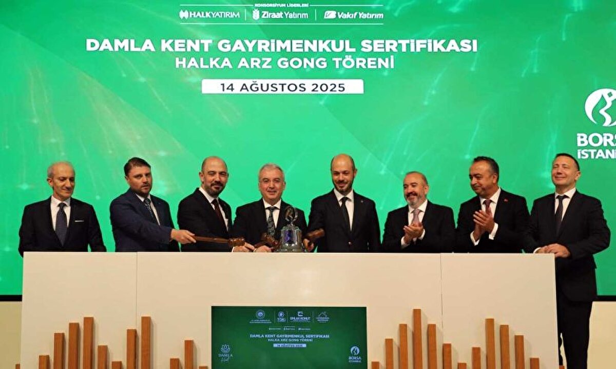 DAMLA KENT HİSSESİ NEDEN DÜŞÜYOR?<br><br>Ekonomim’e demeç veren Sermaye Piyasaları Danışmanı Yunus Kaya, gayrimenkul sertifikalarını hisse senedi gibi değerlendirmemek gerektiğini, bundan hisse performansı beklenemeyeceğini dile getirdi.