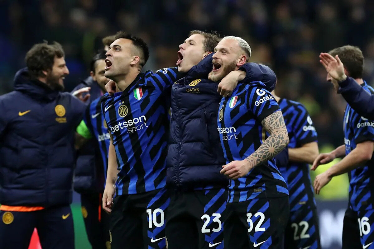 10. Inter Milan<br><br>Toplam Kadro Değeri: 780 Milyon €<br><br>Öne Çıkan Yıldızlar: Lautaro Martínez, Nicolò Barella, Romelu Lukaku<br><br> İtalyan devi, hücum hattı ve deneyimli orta saha oyuncularıyla dikkat çekiyor.