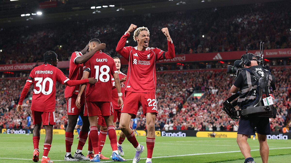 5. Liverpool<br><br>Toplam Kadro Değeri: 930 Milyon €<br><br>Öne Çıkan Yıldızlar: Mohamed Salah, Virgil van Dijk, Trent Alexander-Arnold<br><br> Klopp’un çalıştırdığı İngiliz dev, Avrupa’nın en dengeli kadrolarından birine sahip.