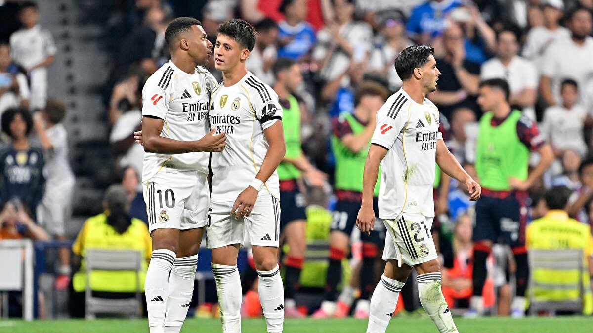 1. Real Madrid<br><br>Toplam Kadro Değeri: 1,22 Milyar €<br><br>Öne Çıkan Yıldızlar: Vinícius Jr., Rodrygo, Camavinga<br><br> Avrupa’nın dev kulübü, yıldızlarla dolu kadrosuyla Şampiyonlar Ligi’ndeki en değerli takım konumunda.<br><br>Kaynak: Transfermarkt