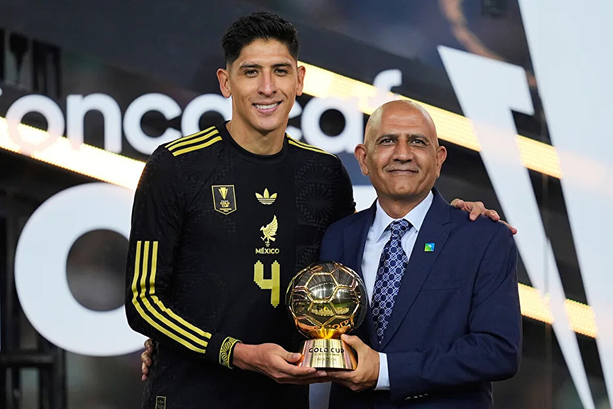 Alvarez'in henüz kararını vermediği belirtildi. Meksikalı yıldızın Fenerbahçe'ye “Evet” dediği an imzaların atılması planlanıyor.<br>