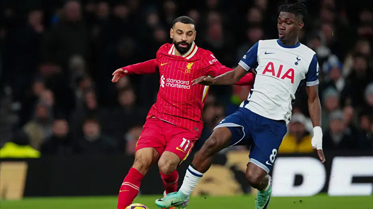 28 yaşındaki futbolcu, Fenerbahçe'nin Nene transferini duyurduğu fotoğrafı hesabından paylaştı.<br>