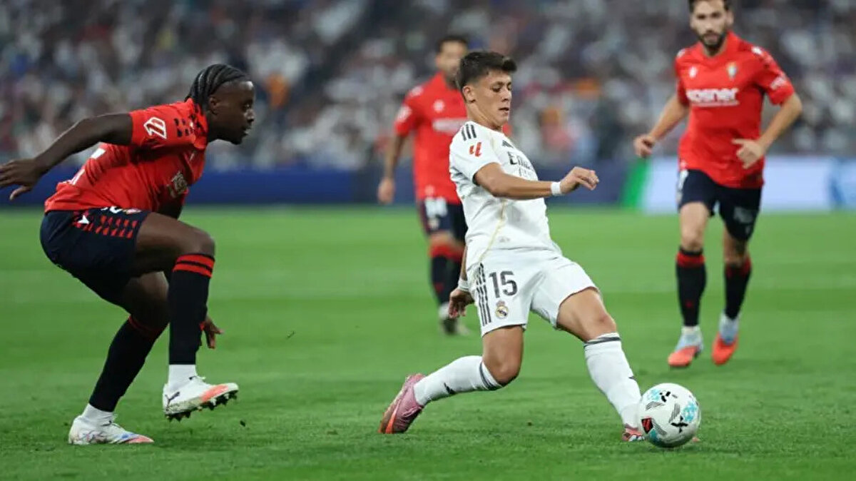 90. dakika sonunda yerini Dani Ceballos'a bırakan Arda Güler'in performansı göz doldurdu. Takımın oyun kurulumunda etkili bir role sahip olan milli futbolcu Xabi Alonso'dan da övgü aldı.<br>