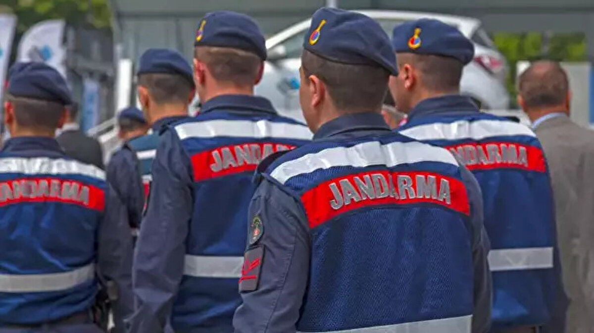 Uzman Erbaş Alımı Hakkında Detaylar<br>Başvuru şartları, değerlendirme süreci, sınav ve mülakat aşamaları ile kesin sonuçların açıklanacağı tarihler, Jandarma Genel Komutanlığı tarafından yayımlanacak olan 2026 Yılı Uzman Erbaş Temini Kılavuzunda yer alacak.