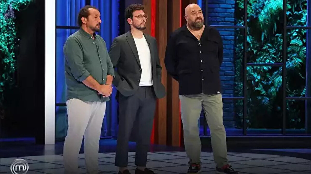 MasterChef Türkiye’de 19 Ağustos 2025 Dokunulmazlık Oyunu Sonuçları<br>MasterChef Türkiye yeni sezon heyecanı devam ediyor. 19 Ağustos 2025 tarihinde ekranlara gelen bölümde, kırmızı ve mavi takım haftanın ilk dokunulmazlık mücadelesi için şeflerin karşısına çıktı. Takımlar, hem lezzet hem de sunum becerilerini ortaya koyarken, kazanan takım haftanın ilk dokunulmazlık ödülünü aldı.