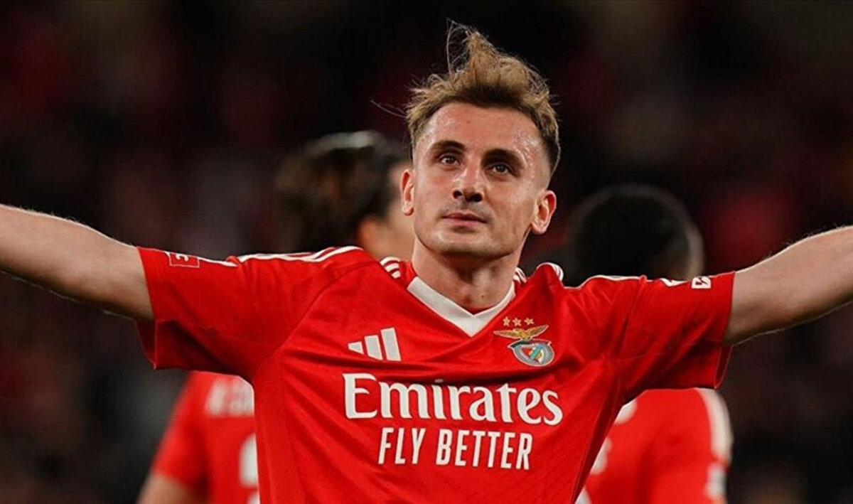 Kerem Aktürkoğlu ilk 11'de olacak mı?<br><br>Portekiz basını Record’un haberine göre, Kerem Aktürkoğlu bugün Fenerbahçe karşısında forma giymek istiyor. Benfica’da, Fenerbahçe ile transfer görüşmelerini sürdüren Kerem’in maça yedek başlaması bekleniyor. İlerleyen dakikalarda teknik direktör Bruno Lage, milli futbolcuyu oyuna dahil edebilir.