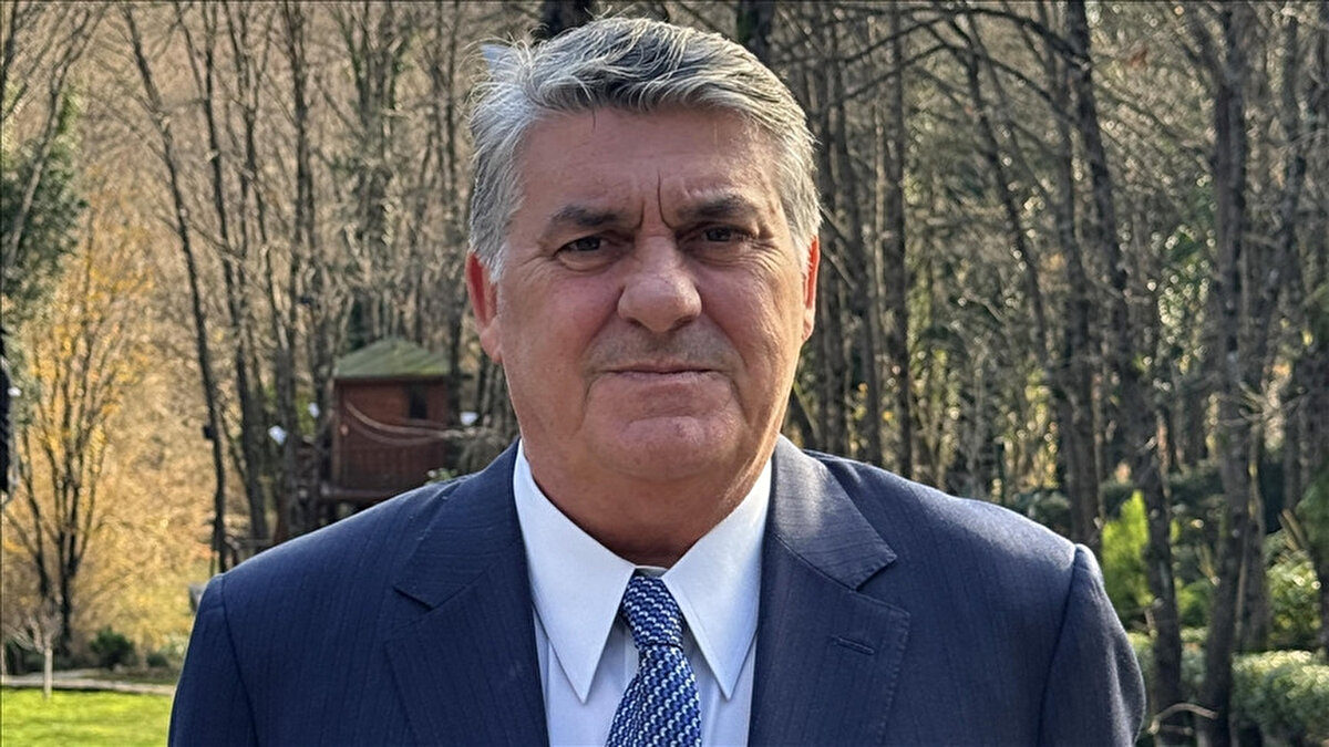 Adalı konuşmasının devamında, "Hakemlere olan güvenimizi de söyledim. Maçın önemli anlarını seyrettik, dinledik. Haklı olduğumuzu kendileri de kabul etti." ifadelerini kullandı.<br>