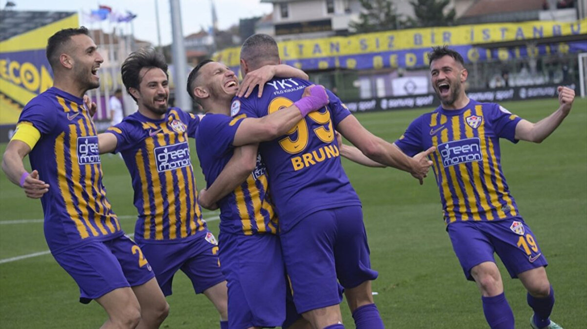 Her zaman yanımızda olan kıymetli taraftarlarımızın desteğiyle, nice güzel karşılaşmalarda buluşmak dileğiyle..."<br>