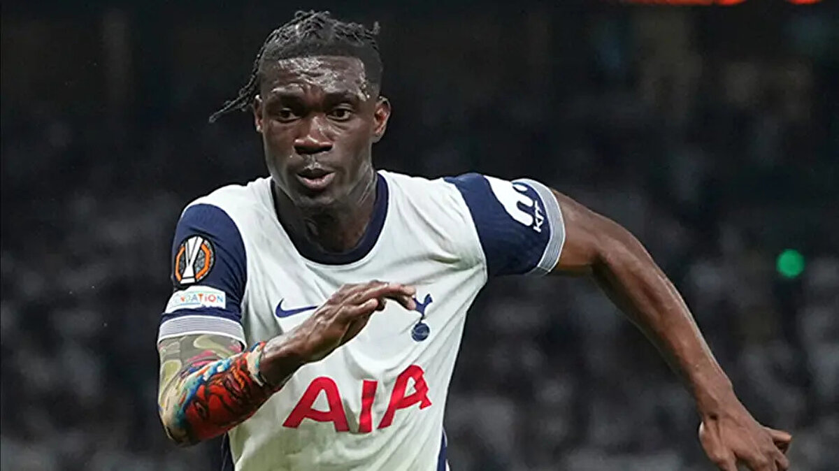 Transfer çalışmalarını sürdüren Galatasaray'ın Tottenham'dan Yves Bissouma'yı kadrosuna katmayı planladığı belirtildi.<br>