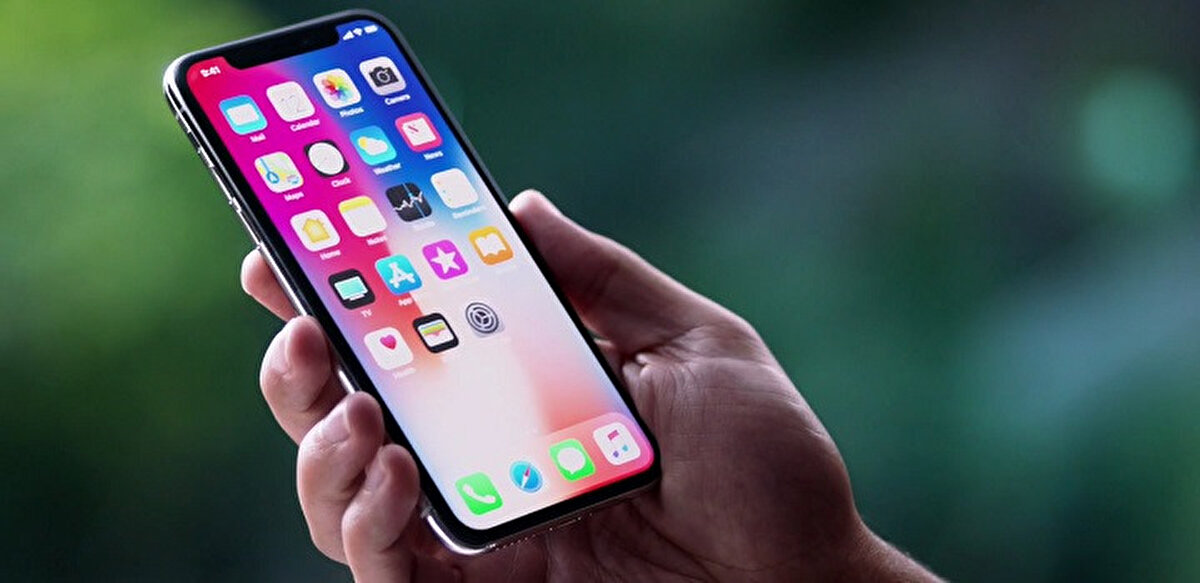 iOS 18.6.2 güncellemesi, iPhone kullanıcılarına yeni bir özellik sunmasa da, cihazların güvenliğini artırması nedeniyle tüm kullanıcıların yüklemesi öneriliyor. Güncellemeyi yapmayan iPhone sahipleri, olası güvenlik risklerine karşı korumasız kalabilir.