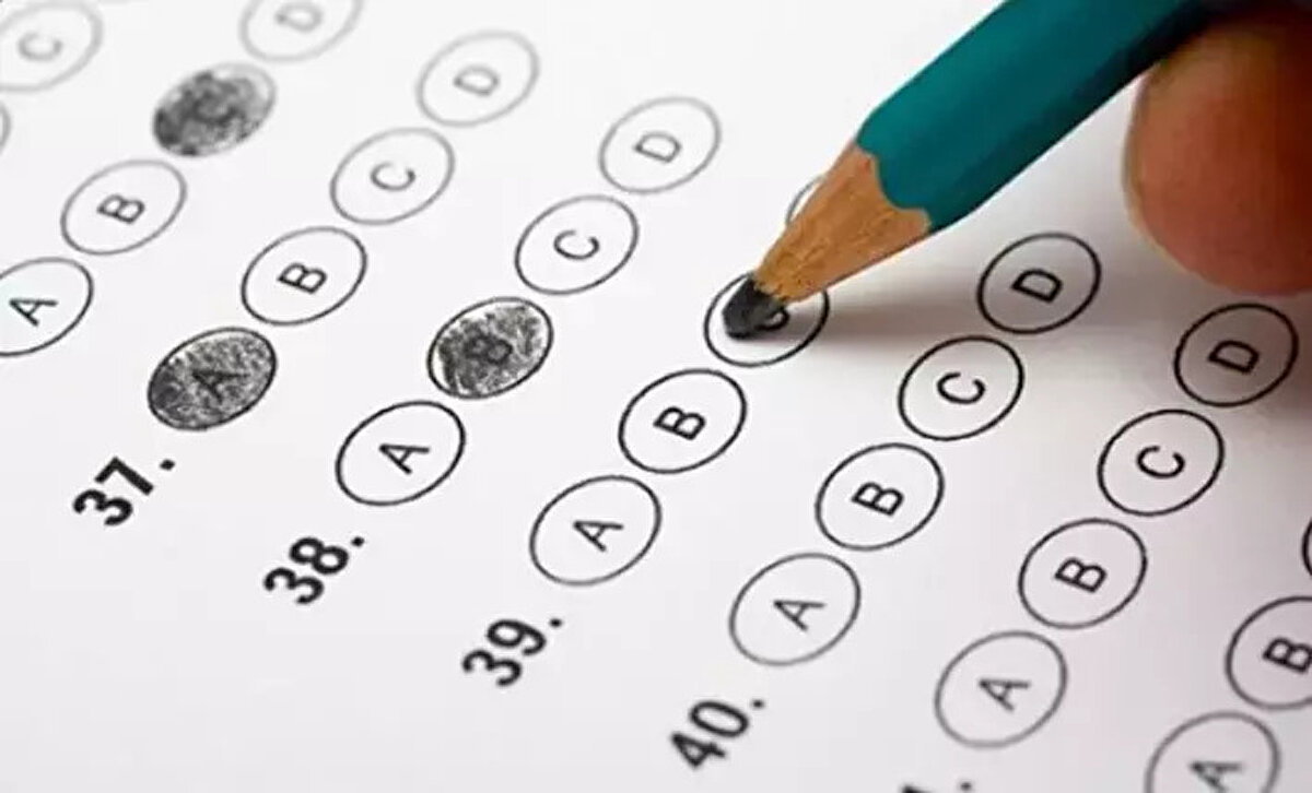 KPSS lisans sınavı ne zaman?<br>
ÖSYM takvimine göre KPSS Lisans Genel Yetenek – Genel Kültür ve Eğitim Bilimleri oturumları, 7 Eylül 2025 tarihinde gerçekleştirilecek. Bu oturumlara başvurular Temmuz ayında tamamlanmıştı.