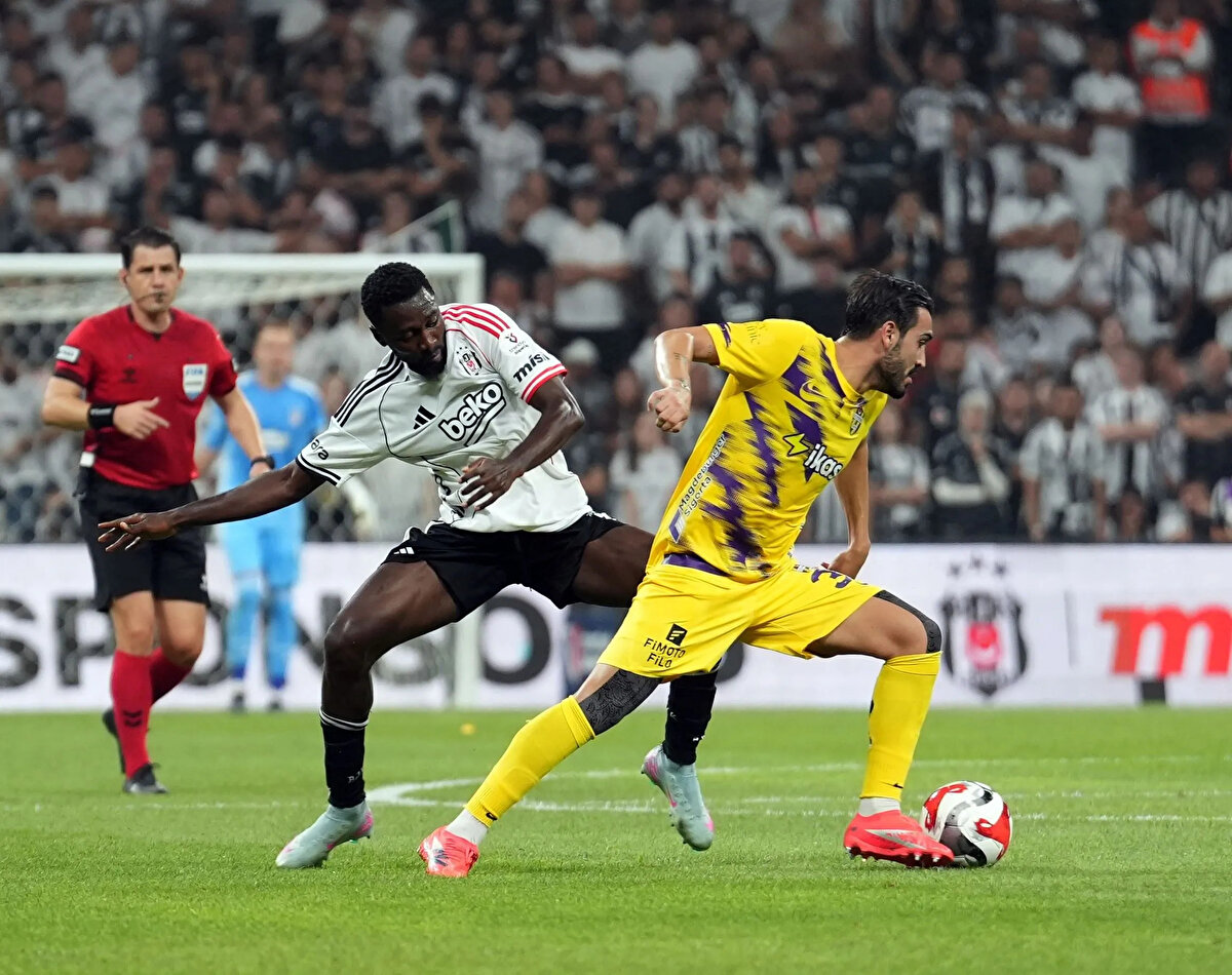 Beşiktaş’taki eksikler<br><br>Siyah-beyazlılarda sakatlığı bulunan Mustafa Erhan Hekimoğlu maçta görev alamayacak. Geçtiğimiz hafta Süper Lig’de oynanan Eyüpspor karşılaşmasında sakatlıkları nedeniyle forma giymeyen Muçi ve Jurasek için ise son idmanda karar verilecek.