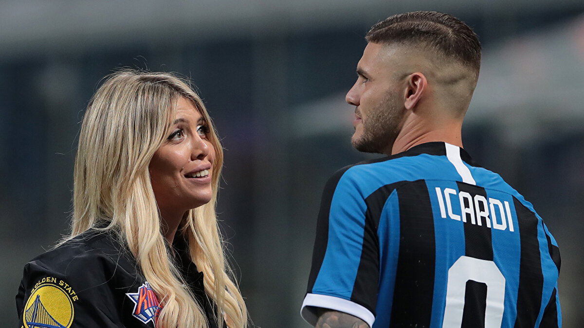 Wanda Nara'nın son paylaşımlarına göre, Mauro Icardi kızlarının yasal haklarını yerine getirmiyor. Nara, ayrıca Icardi'nin kendisini sürekli kontrol etmeye çalıştığını ve çıktığı seyahatlerle aşırı derecede ilgilendiğini iddia etti.<br><br>