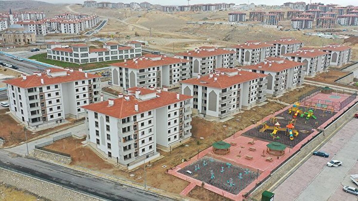 Öte yandan TOKİ, Elazığ ilinde yeni bir konut satış projesi duyurdu. Proje kapsamında onlarca daire satılacak ve başvurular başladı.