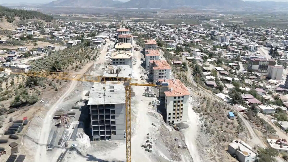 TOKİ, Türkiye'deki pek çok ilde zaman zaman 2+1 ve 3+1 taşınmaz satışa çıkartıyor. Bu taşınmazlar genellikle peşinat ödemesinin yanı sıra; 120, 180 veya 240 ay vade ile alıcısını bulunuyor.