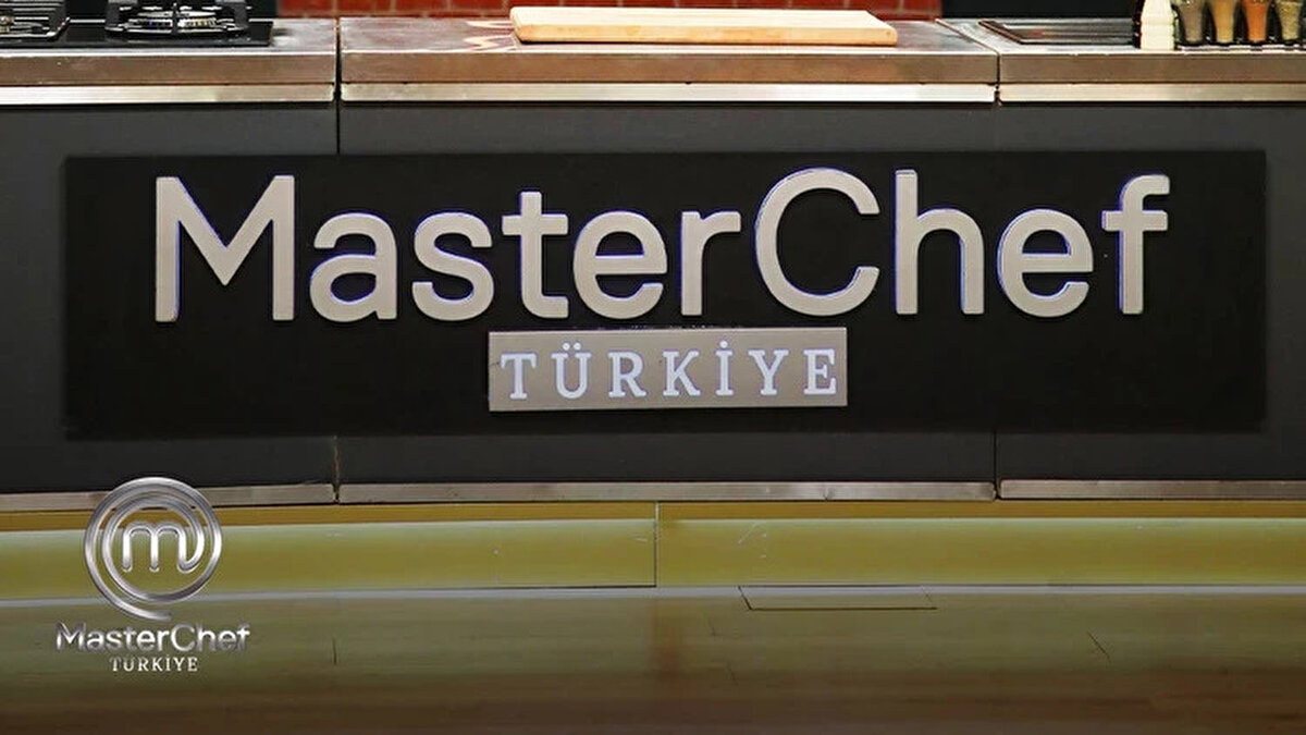 MasterChef Türkiye yeni bölüm ne zaman?<br><br>MasterChef Türkiye 2025, hafta içi her akşam TV8 ekranlarında izleyicilerle buluşmaya devam ediyor. Ana kadroya katılan yarışmacılar artık takım oyunlarında ve bireysel dokunulmazlık mücadelelerinde hünerlerini sergileyecek.