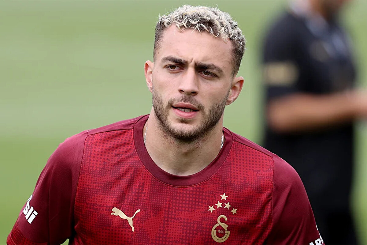 Dursun Özbek mesajı verdi<br><br><br>Başkan Dursun Özbek öğlen saatlerinde konuyla ilgili yaptığı açıklamada "Başarılı olmuş takımın kompozisyonunu bozmayı uygun bulmuyorum" diyerek Barış Alper Yılmaz'ın ayrılığına kapıları kapatmıştı.<br>