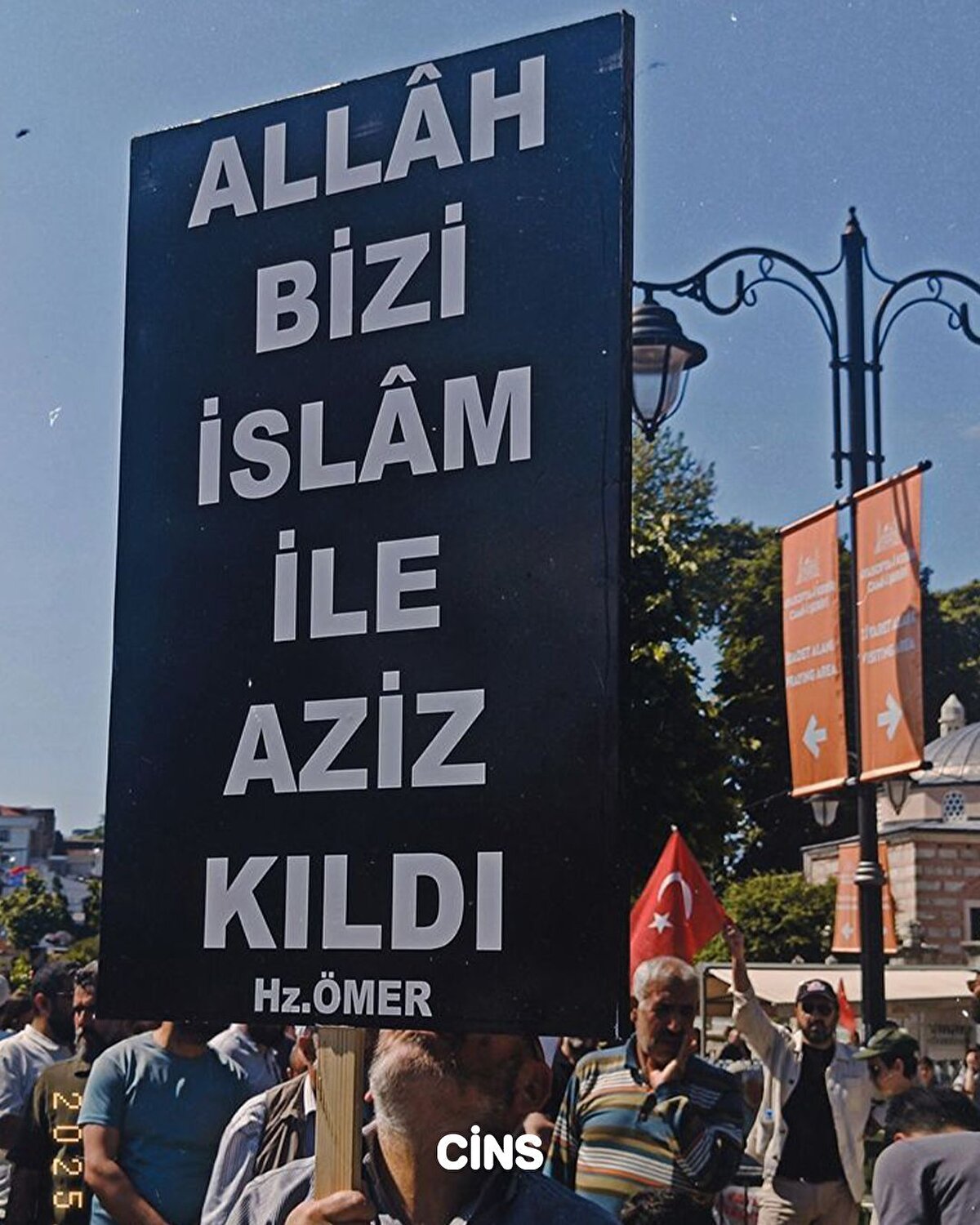 Allâh bizi İslâm ile aziz kıldı. –Hz. Ömer