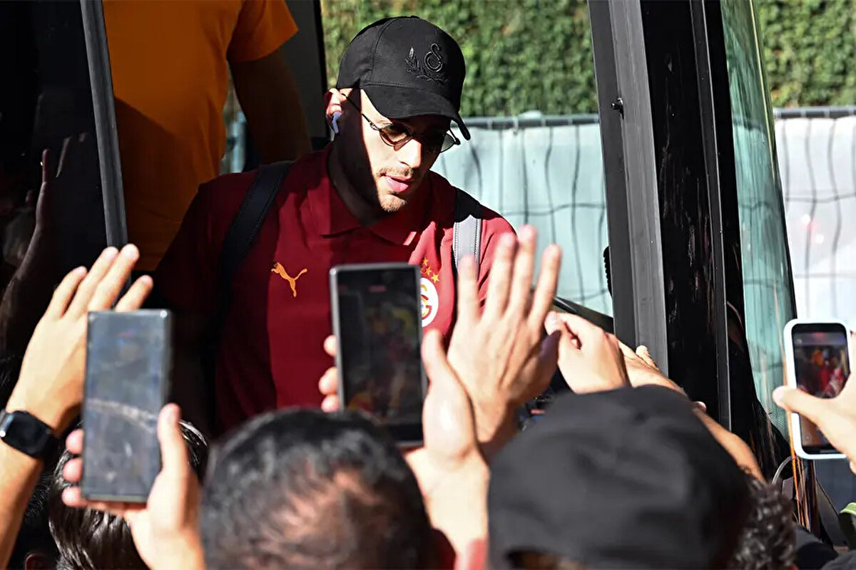 Galatasaray'da Barış Alper Yılmaz krizi büyüyor. NEOM'un teklifini değerlendirmek isteyen milli futbolcuya Galatasaray yönetiminden izin çıkmazken, Barış Alper'in menajeri Tuncay Maldan'dan çarpıcı bir açıklama geldi.<br>