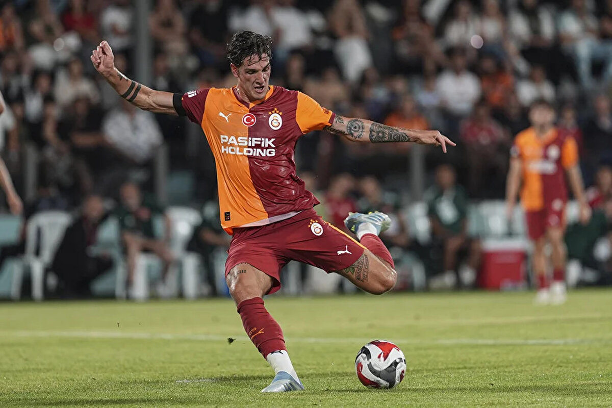 Udinese bonservisiyle birlikte istiyor<br><br>Galatasaray'ın ise sözleşmesi 2027'de bitecek futbolcuyu bu kez bonservisiyle göndermek istediği belirtildi. Alfredo Pedulla ise Udinese'nin de Zaniolo'yu bonservisiyle kadrosuna katmayı hedeflediğini yazdı.<br>