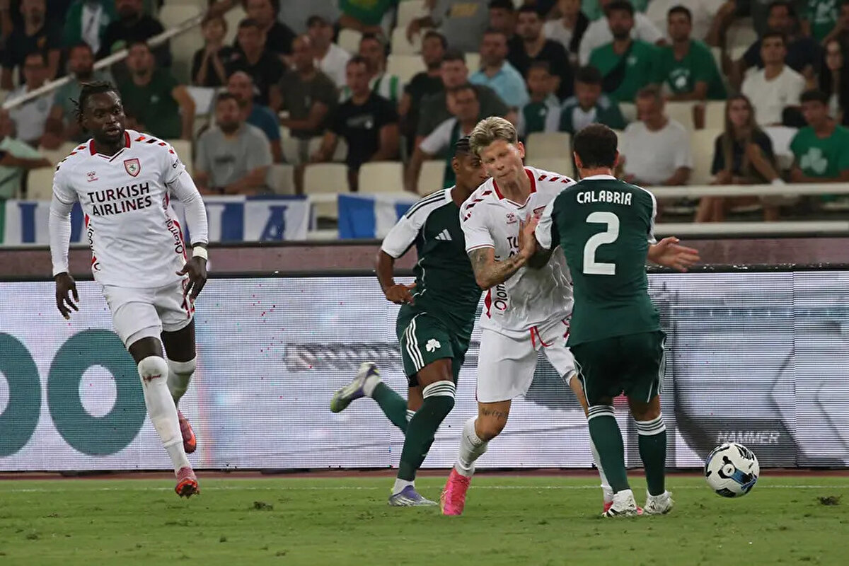 SDNA: Kyriakos ve Brown, Türkleri ateşe verdi. Lider Calabria maçı değiştirdi, Panathinaikos kalitesini ortaya koydu ve kıvılcım, 35 bin seyirci önünde Samsunspor'u (2-1) korkunç bir sürprizle yakan bir ateşe dönüştü.<br>