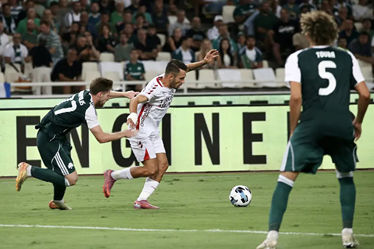 Ertnews: "Yonca" OAKA'da karakterini, reaksiyonunu ve kalitesini göstererek Avrupa Ligi play-off'larının ilk maçında dirençli Samsunspor'u 2-1 yendi ve artık lig aşamasına girmeye bir adım daha yaklaştı.<br>