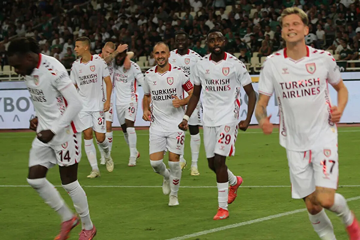 Sport24: Samsunspor'un seviyesi Shakhtar veya Rangers ile aynı değil ancak bu Panathinaikos'un rahat bir gece geçirmesi için yeterli olmadı.<br>