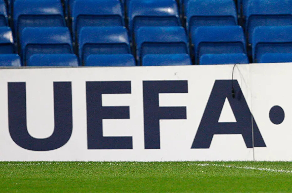 Fenerbahçe, Benfica ile oynadığı ilk maçta rakibiyle golsüz berabere kaldı. Başakşehir, konuk ettiği Universitatea Craiova'ya, Samsunspor ise Panathinaikos'a 2-1'lik skorlarla mağlup oldu. Beşiktaş ise Lausanne-Sport'la deplasmanda 1-1 berabere kaldı.<br>