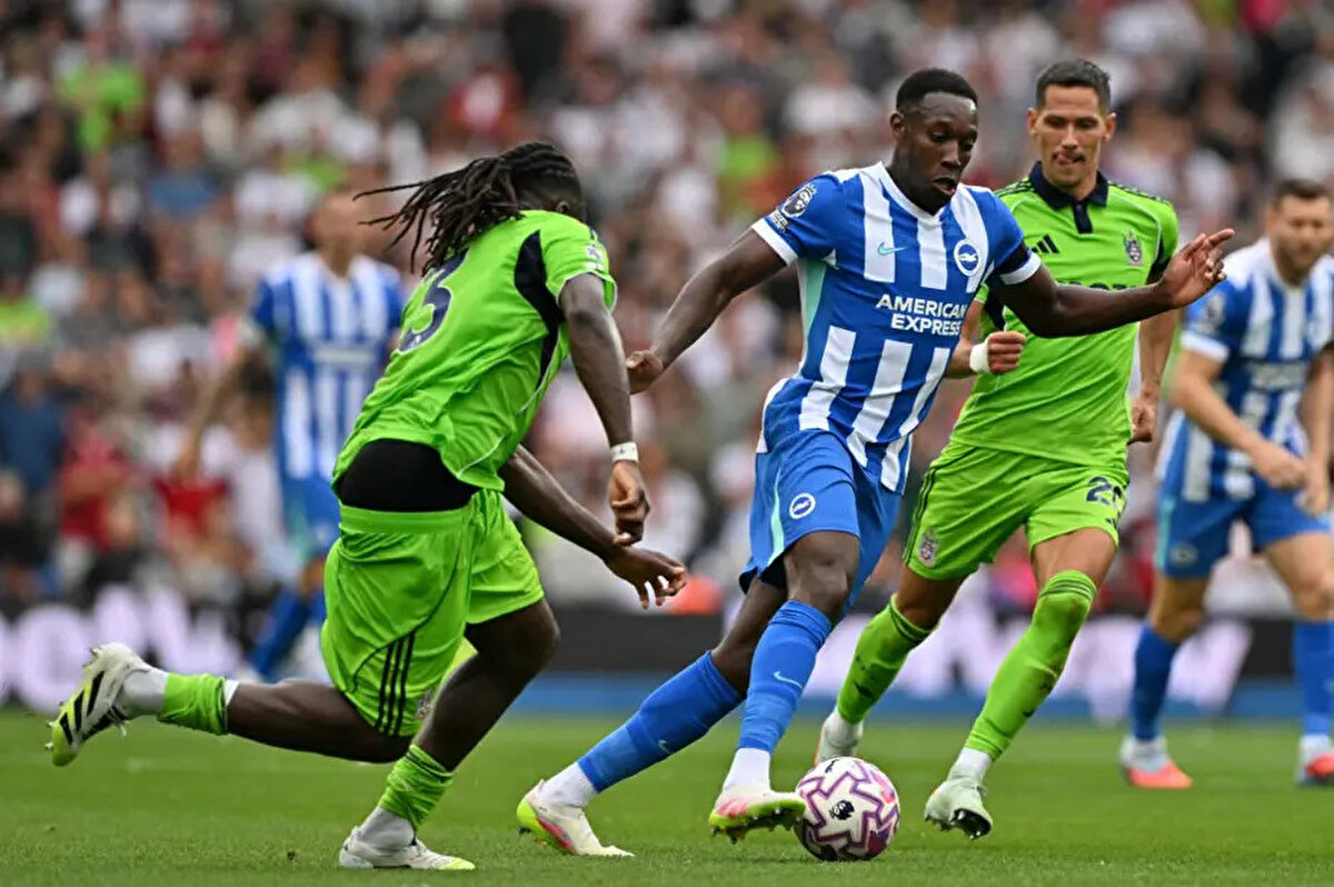 Welbeck açıklamasında, "Takım arkadaşımdan on metre uzaktaydım. Tüm gücümle bağırıyordum ona rağmen beni duyamıyorlardı. Atmosfer inanılmazdı." ifadelerini kullandı.<br>