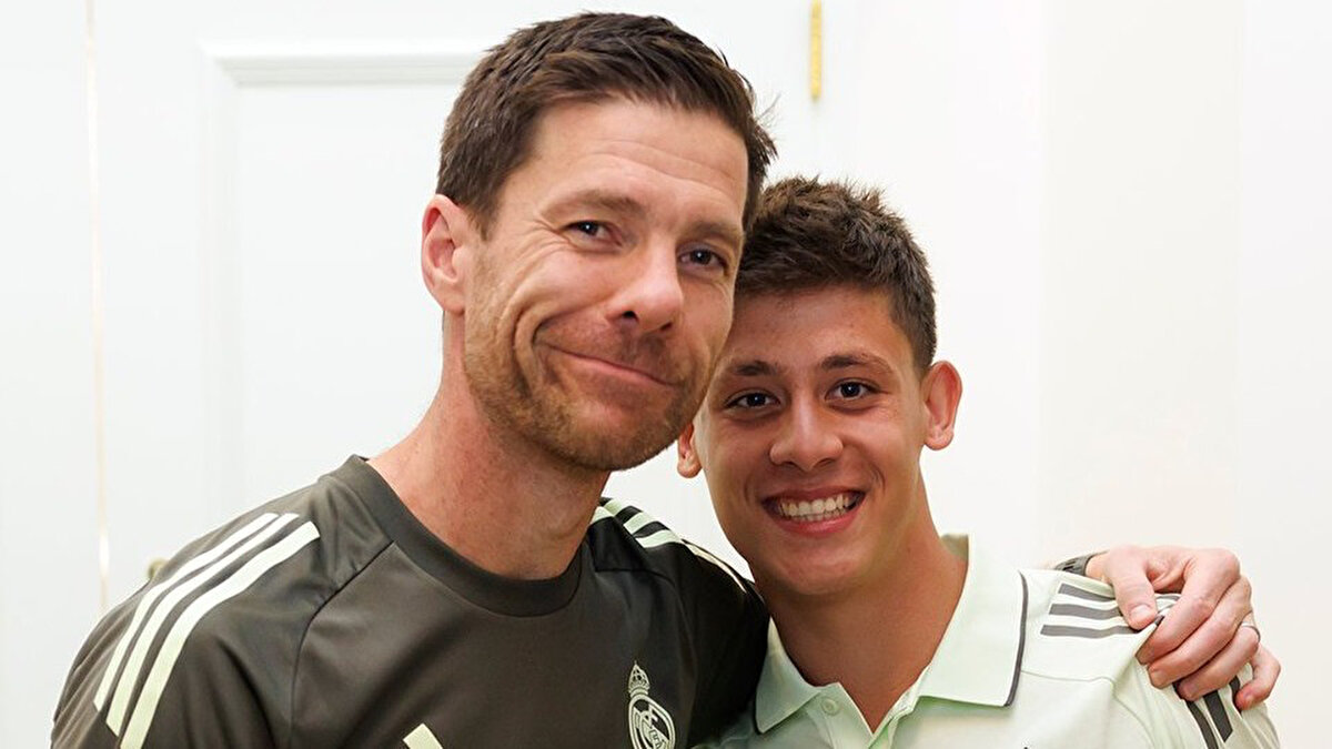 Henüz bir seçim yapmadığını belirten İspanyol çalıştırıcı, 4 futbolcu ismi saydı ve bunların arasında Arda Güler de yer aldı.<br>