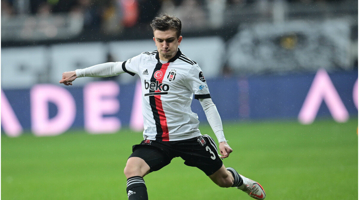 24 yaşındaki sol bek, Beşiktaş formasını ise 62 maçta giyerken 4 gol ve 7 asistle oynadı. Rıdvan, Beşiktaş'ta Süper Lig, Türkiye Kupası ve Süper Kupa şampiyonlukları yaşadı.<br>