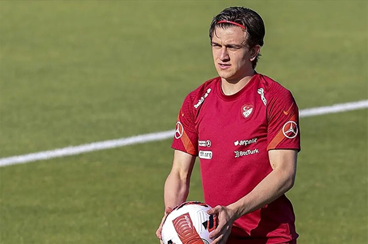 İlk açıklamasını havaalanında yapan 24 yaşındaki futbolcu, "Öncelikle çok mutluyum yuvama, evime döndüğüm için. Biraz uzun bir zaman oldu. Burada olduğum için çok mutluyum." dedi.<br>