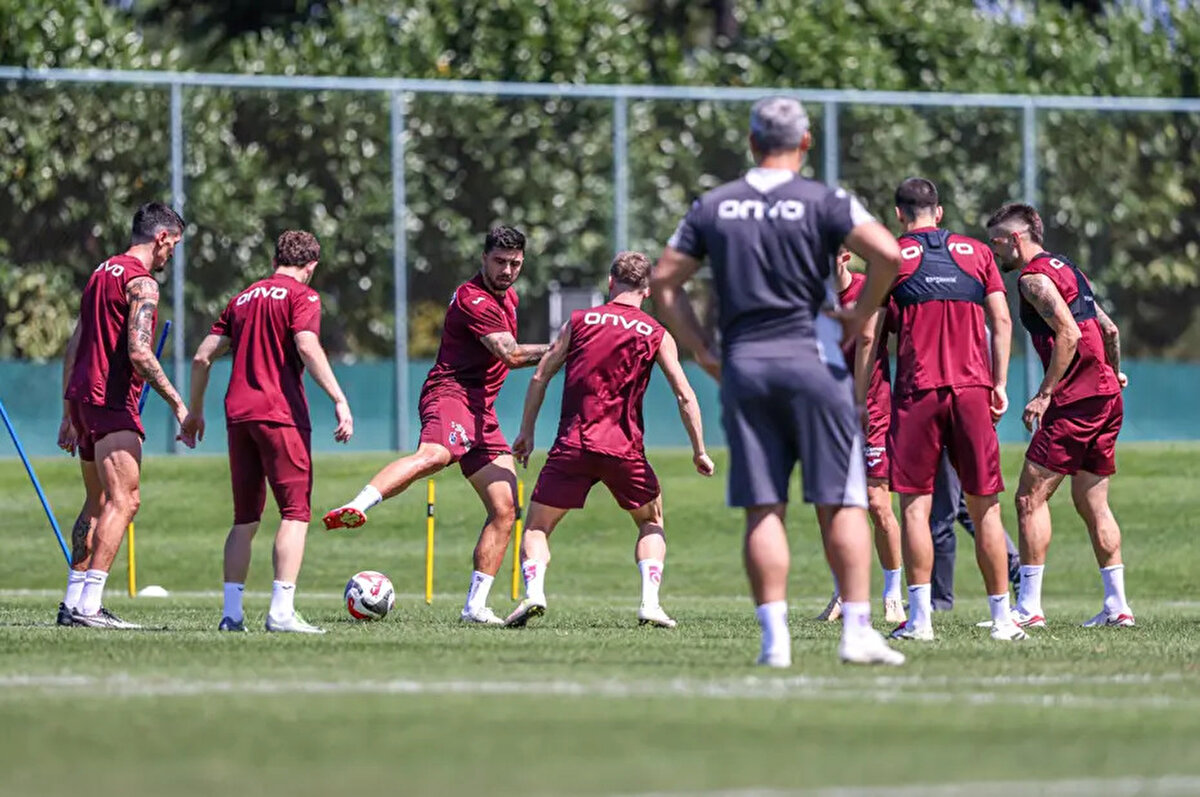 Trabzonspor - Antalyaspor maçı ne zaman?<br><br>Trendyol Süper Lig’in 3. haftasında Trabzonspor ile Antalyaspor karşı karşıya gelecek. Bordo-mavili ekip, taraftarı önünde galibiyet serisini sürdürerek 3’te 3 yapmayı hedefliyor. Karşılaşma 24 Ağustos Pazar günü oynanacak.