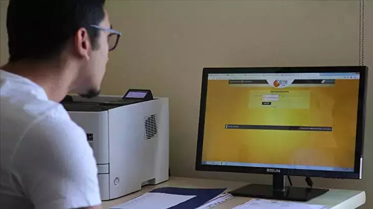 Üniversite yerleştirme sonuçları ne zaman açıklanacak 2025 YKS?<br><br>Adayların merak ettiği bir diğer konu, “yerleştirme sonuçları ne zaman 2025 YKS” sorusu. ÖSYM, üniversite tercih sonuçlarını genellikle tercihler tamamlandıktan kısa bir süre sonra açıklıyor. Resmi açıklama geldiğinde tüm adaylar sonuçlarına sonuc.osym.gov.tr 2025 üzerinden ulaşabilecek.