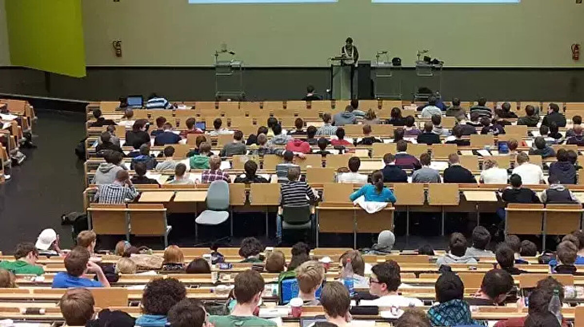 2025 YKS tercih süreci tamamlandı ve adayların merakı giderek artıyor. Üniversite adayları, “YKS tercih sonuçları açıklandı mı 2025?” ve “ÖSYM tercih sonuçları ne zaman açıklanacak?” sorularının yanıtını öğrenmek için sonuc.osym.gov.tr 2025 ekranını sık sık kontrol ediyor. Bu süreçte, yerleştirme sonuçları ne zaman 2025 YKS, üniversite yerleştirme sonuçları ve kayıt tarihleri adaylar tarafından merak ediliyor. ÖSYM, tercih sonuçlarını resmi olarak duyurduğunda kazanan adaylar T.C. kimlik numarası ve aday şifreleriyle sisteme giriş yaparak hangi okula ve bölüme yerleştiklerini görebilecek.