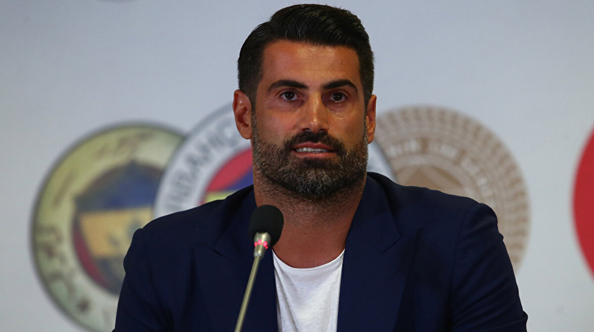 "OSIMHEN'İN MAAŞI RAHATSIZ EDER"<br>Barış Alper’in takımda kalmasının şu aşamada sağlıklı olmayacağını düşündüğünü belirten Demirel, "Barış bence gider. Şu an kalması sağlıklı olmaz" dedi.<br><br>Galatasaray’daki maaş dengesine de değinen Demirel, "Osimhen'in maaşı oyuncuları rahatsız eder. Barış'ın gitmek istemesi normal. Maaş dengesini iyi kurmak lazım, bu sadece Galatasaray için değil, genel bir durum" ifadelerini kullandı.