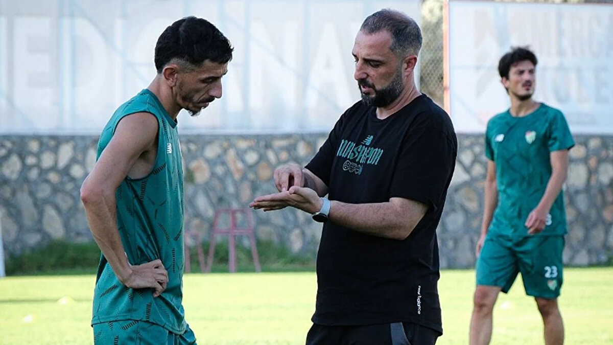 Bursaspor – Yeni Malatyaspor maçı ne zaman, saat kaçta?<br><br>Yeşil-beyazlı ekibin ligdeki ilk sınavı 24 Ağustos 2025 Pazar günü saat 16.00’da oynanacak. Mücadele, Yeni Malatya Stadı’nda gerçekleşecek ve karşılaşmayı İstanbul bölgesi klasman hakemi Yakup Özhan yönetecek.