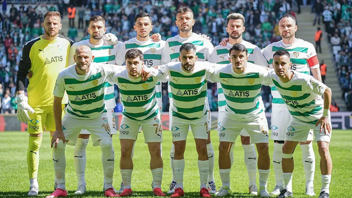 Bursaspor maçı hangi kanalda yayınlanacak?<br><br>ve 3. Lig maçlarının yayın haklarını iki sezon boyunca satın alan Bi Kanal TV, Bursaspor’un Yeni Malatyaspor deplasmanını canlı olarak ekrana getirecek. Maç, Digiturk 71. kanal, D-Smart 100. kanal ve Türksat 54. kanalda futbolseverlerle buluşacak.<br><br>Ayrıca karşılaşma, Sıfır TV YouTube kanalı üzerinden de eş zamanlı ve şifresiz olarak canlı yayınlanacak.