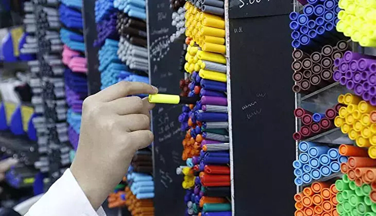 Kırtasiye yardımı başvurusu 2025 ne zaman yapılır?<br><br>Ailelerin merakla beklediği kırtasiye yardımı ödemeleri, her yıl olduğu gibi bu yıl da 1 Eylül – 31 Aralık tarihleri arasında gerçekleştirilecek. Başvurular yalnızca e-Devlet sistemi üzerinden alınacak.